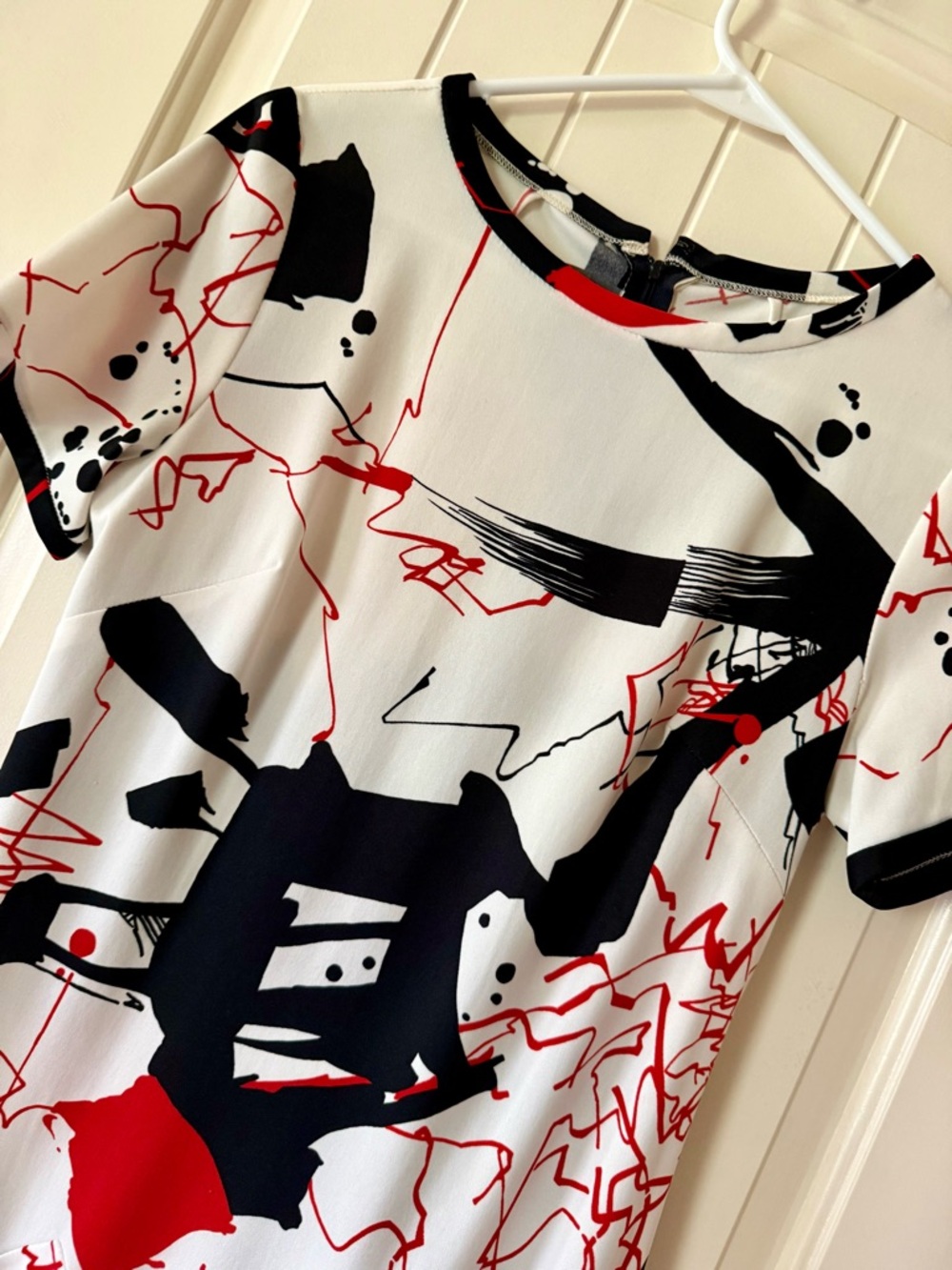 Vintage Edith Flagg Abstract Graphic Dress in White, Black & Red with ascot